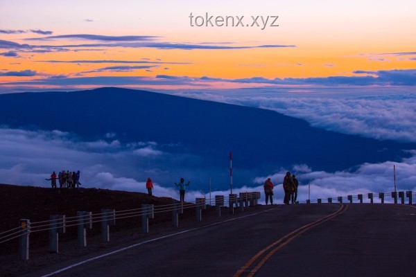 内蒙古“落日彩虹”奇观频发：自然美景背后的趋势预测与应对策略